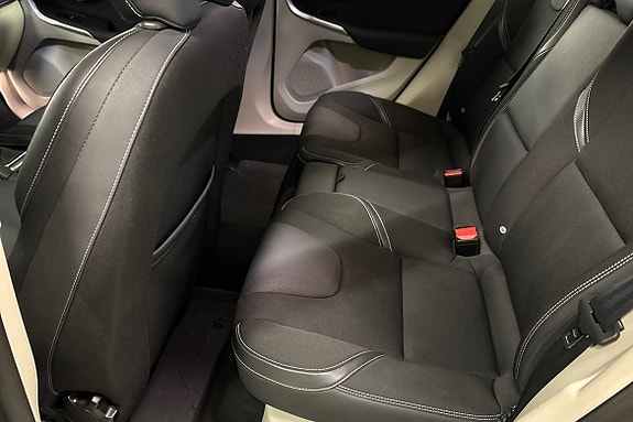 Volvo V40 12 of 19