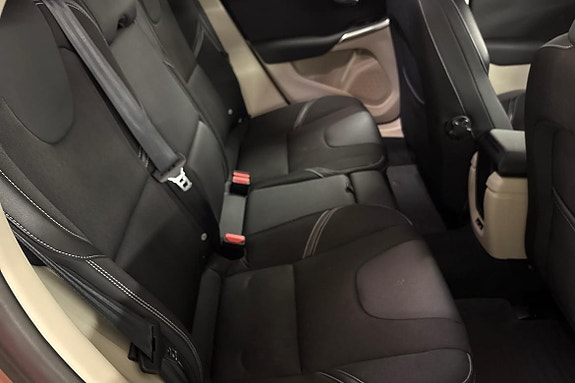 Volvo V40 11 of 19