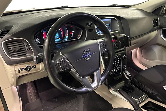 Volvo V40 8 of 19