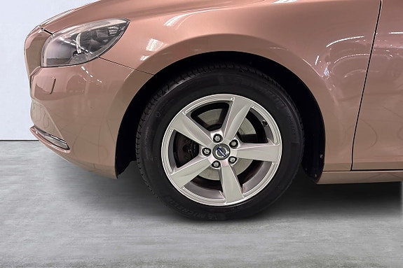 Volvo V40 14 of 19