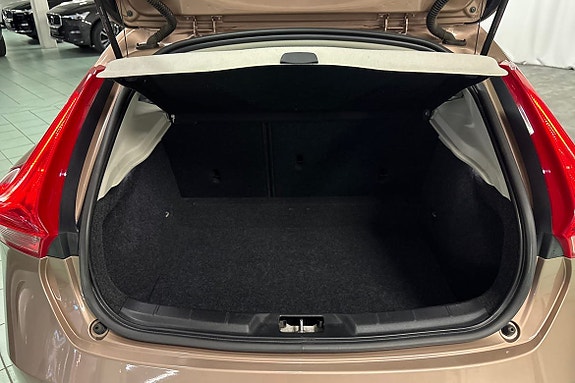 Volvo V40 13 of 19