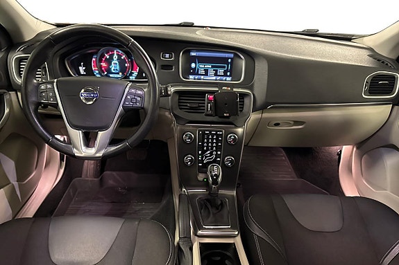 Volvo V40 9 of 19