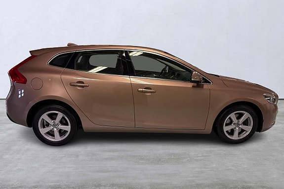 Volvo V40 3 of 19