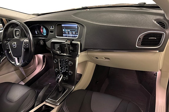 Volvo V40 10 of 19