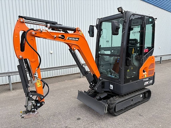 Develon DX 19-7 2 of 11