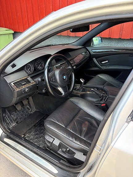 BMW 525i 4 of 7