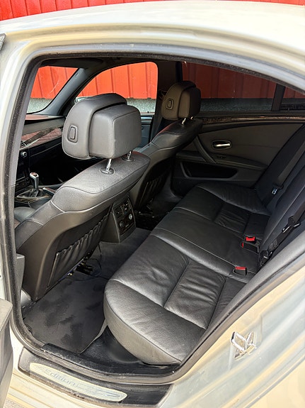 BMW 525i 3 of 7