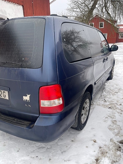 Kia Carnival 2 of 3