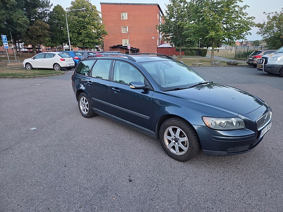 Volvo V50 2 of 11