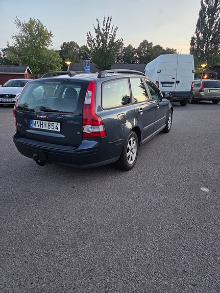 Volvo V50 4 of 11
