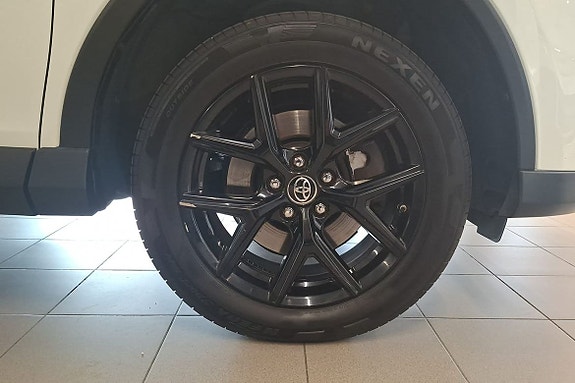 Toyota RAV4 11 of 24