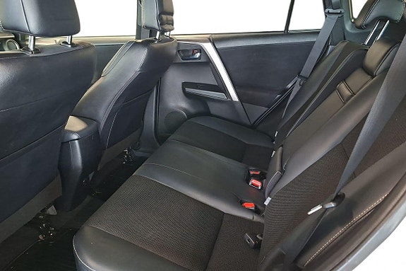 Toyota RAV4 18 of 24