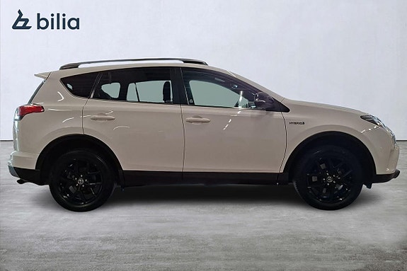 Toyota RAV4 9 of 24