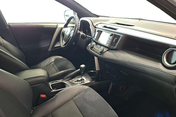 Toyota RAV4 13 of 24