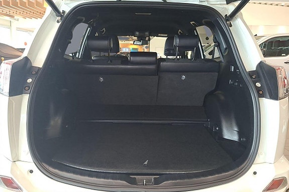 Toyota RAV4 7 of 24