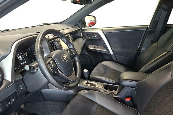 Toyota RAV4 12 of 24