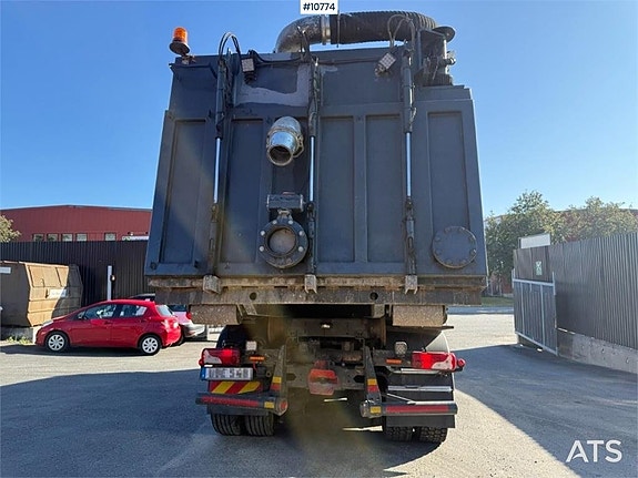 Lastväxlare Scania R560 6x2 med Disab Torrsugsflak 6 of 24