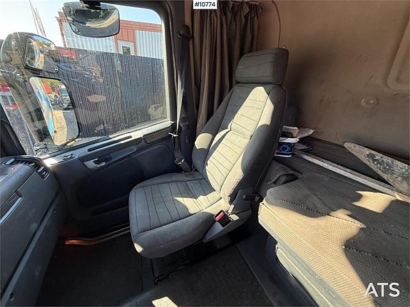 Lastväxlare Scania R560 6x2 med Disab Torrsugsflak 12 of 24