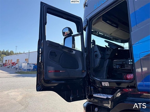 Lastväxlare Scania R560 6x2 med Disab Torrsugsflak 10 of 24