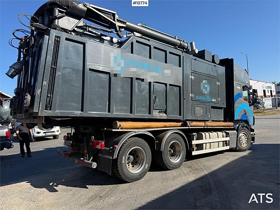 Lastväxlare Scania R560 6x2 med Disab Torrsugsflak 5 of 24