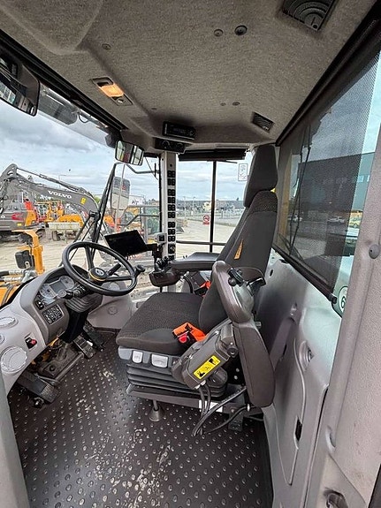 Volvo L 120 H 3 of 5