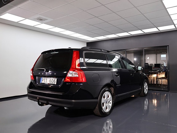Volvo V70 10 of 28