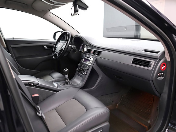 Volvo V70 20 of 28