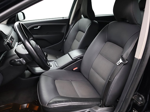Volvo V70 13 of 28