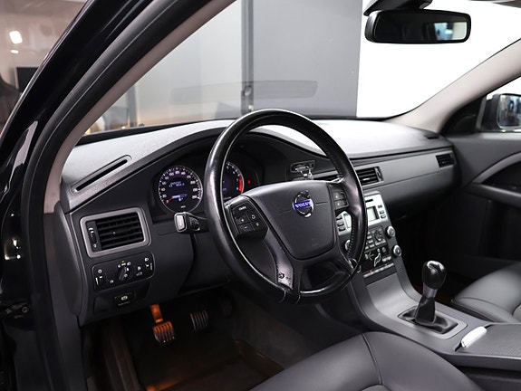 Volvo V70 12 of 28