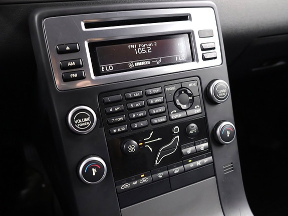 Volvo V70 16 of 28