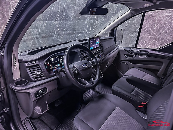 Ford Transit Custom 11 of 26