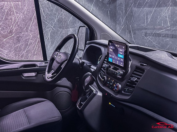 Ford Transit Custom 13 of 26