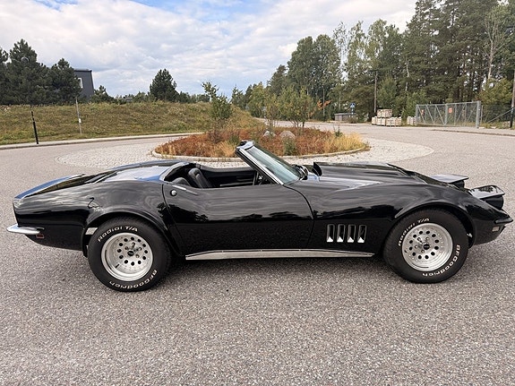 Chevrolet Corvette 7 of 12