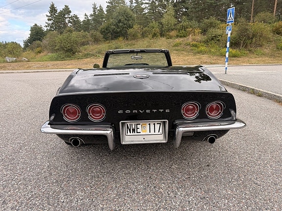 Chevrolet Corvette 4 of 12