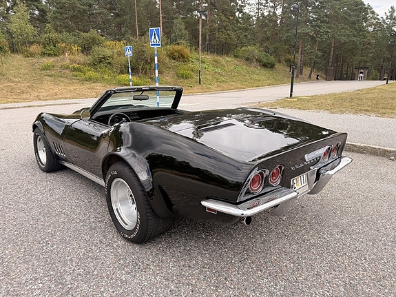 Chevrolet Corvette 3 of 12