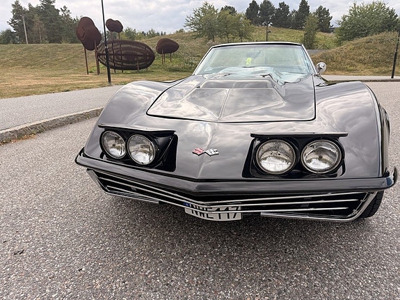 Chevrolet Corvette 8 of 12