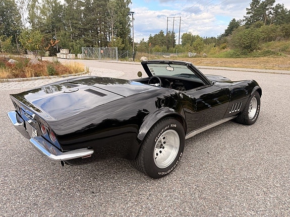 Chevrolet Corvette 6 of 12