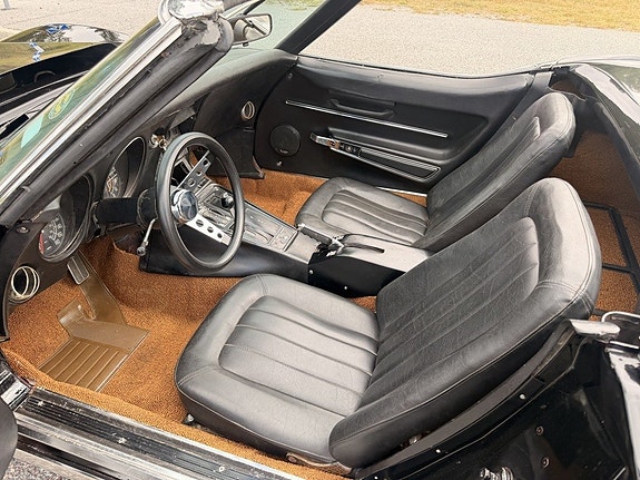 Chevrolet Corvette 9 of 12