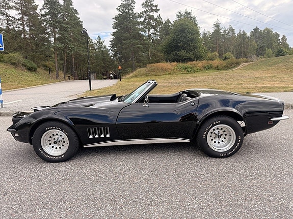 Chevrolet Corvette 2 of 12