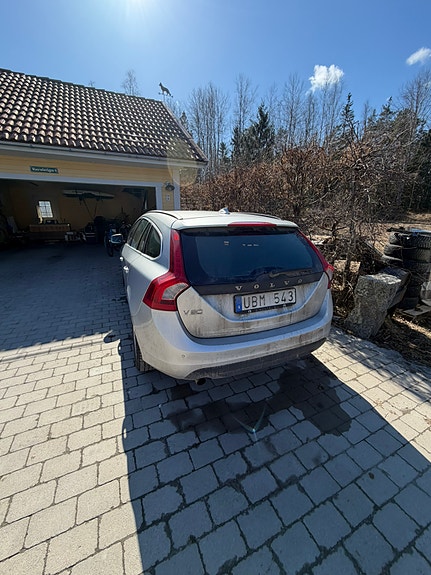 Volvo V60 2 of 5