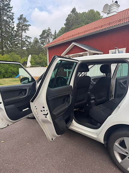 Skoda Fabia 2 of 6