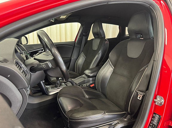 Volvo V40 8 of 28