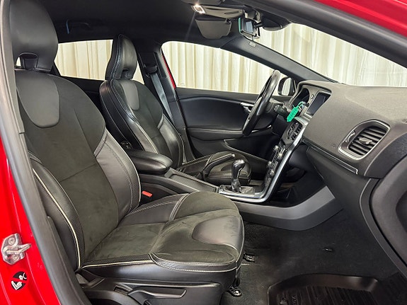 Volvo V40 9 of 28