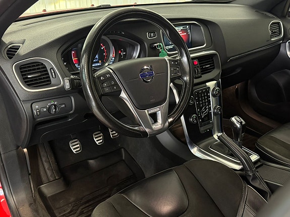 Volvo V40 7 of 28