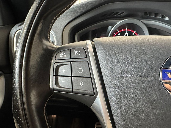 Volvo V40 12 of 28