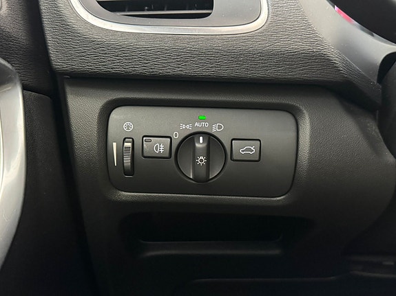Volvo V40 15 of 28