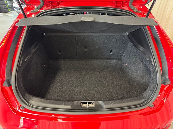 Volvo V40 28 of 28