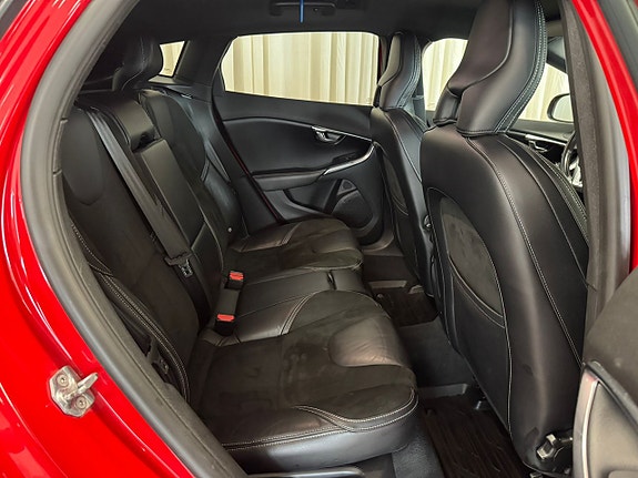 Volvo V40 26 of 28