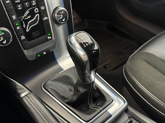Volvo V40 22 of 28