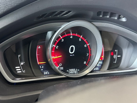 Volvo V40 10 of 28